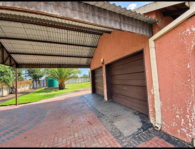 23 BEDROOM HOUSE FOR SALE IN BEDWORTH PARK